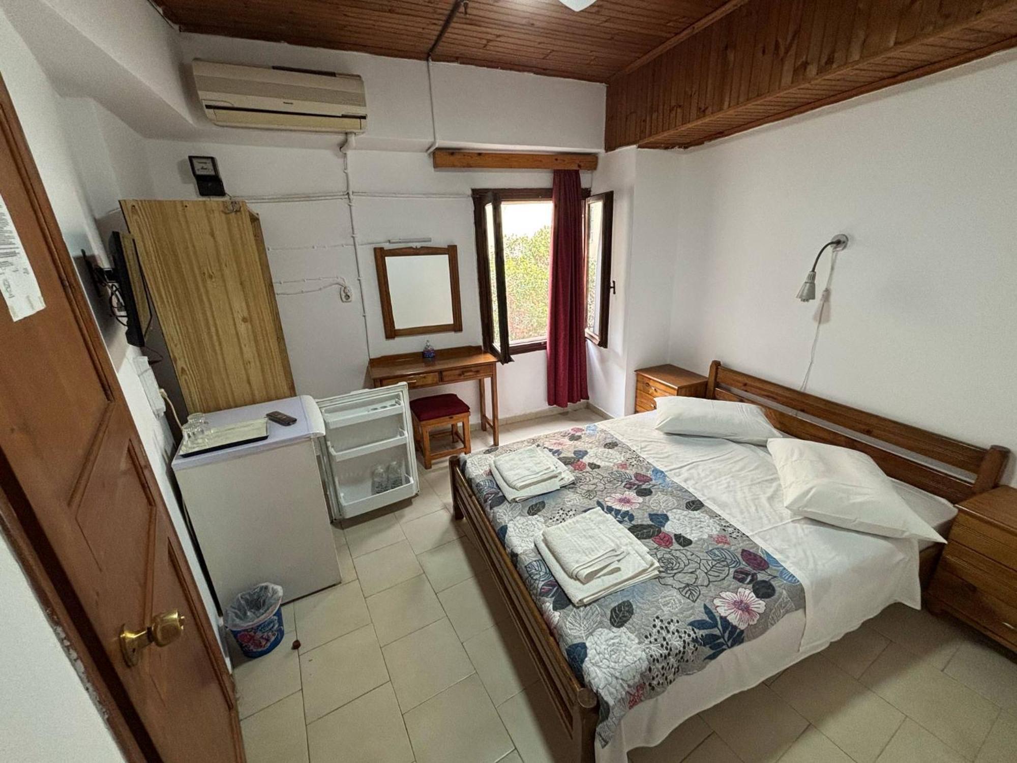 Stelios Rooms To Rent ハニア エクステリア 写真